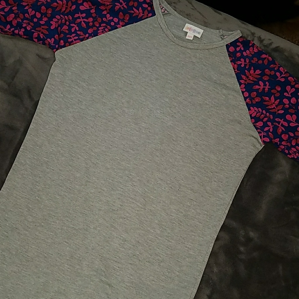 NWOT Lularoe tee